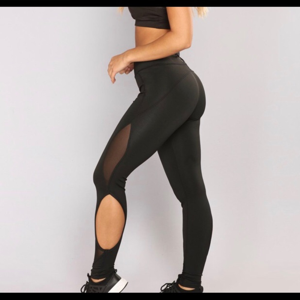 🍁FashioNova NWOT Active Legging